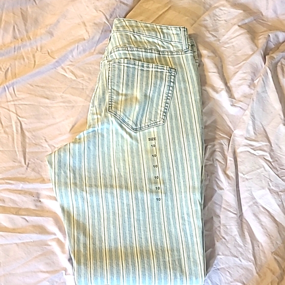 Nine West Capris, NWT, women's size 10. 2 for $20 - Picture 3 of 5